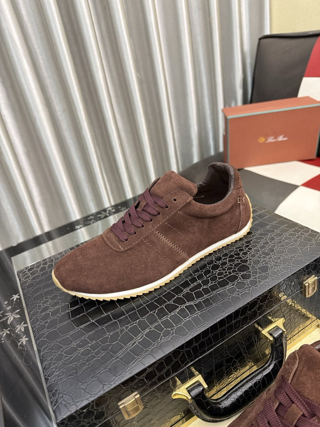 Men's Dark Brown Lace-Up Casual Sneakers